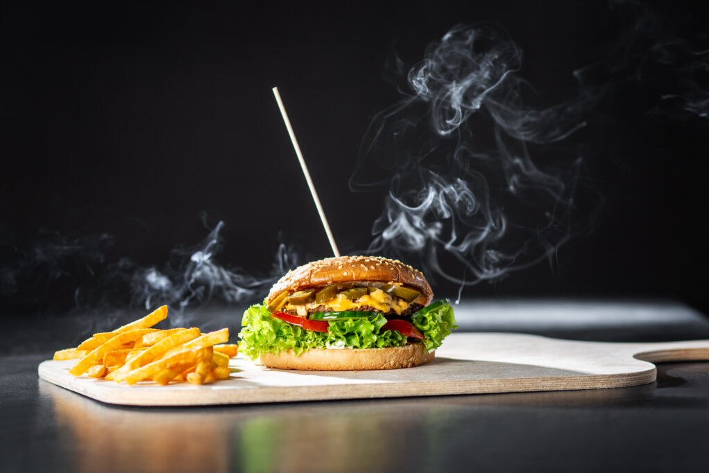 Chili Cheeseburger & Pommes - Copy - Copy
